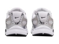 Tenis Nike V5 RNR Blanco y Gris para Niño
