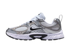 Tenis Nike V5 RNR Blanco y Gris para Niño