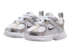 Tenis Nike V5 RNR Blanco y Gris para Niño